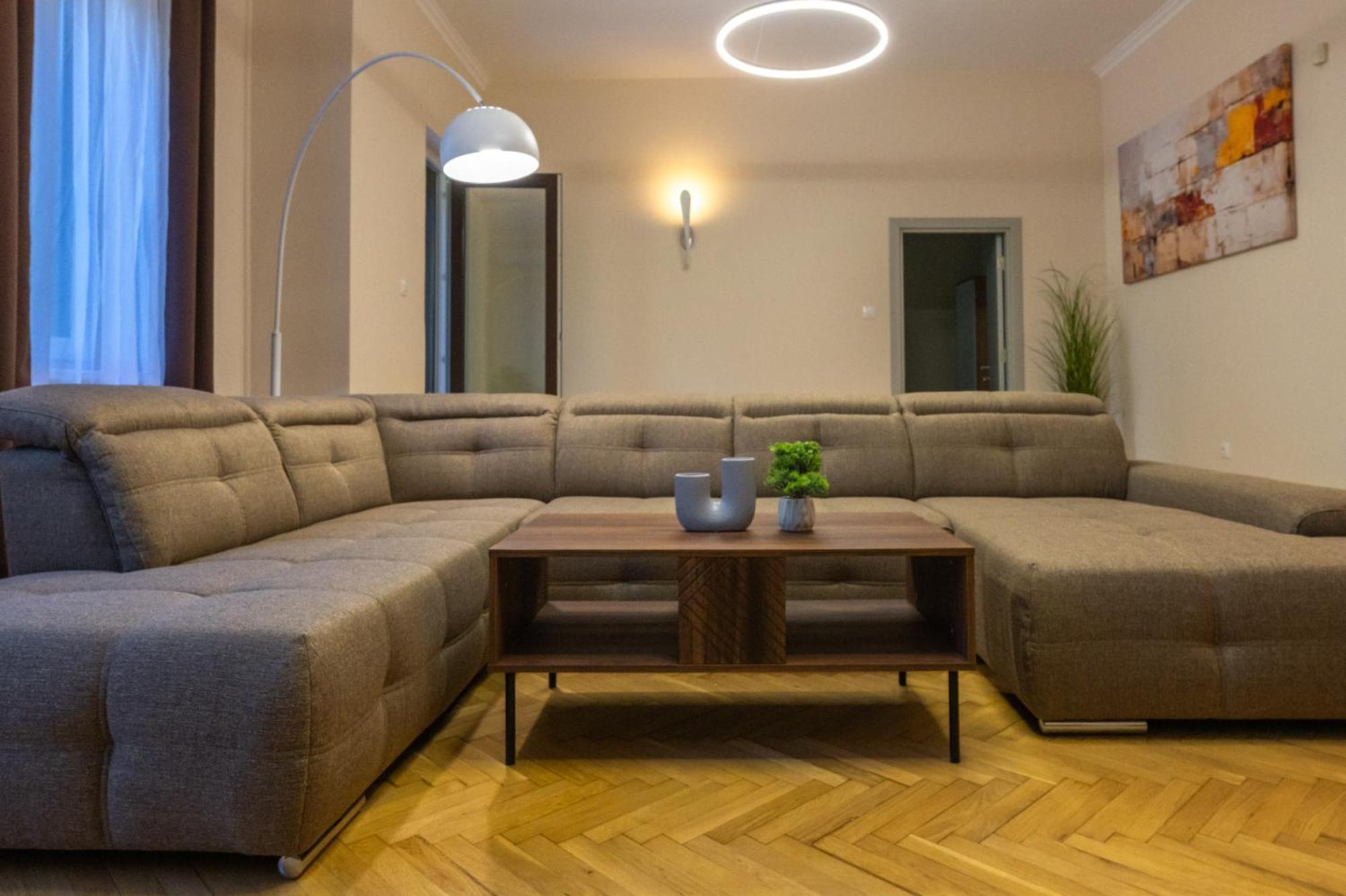 D6 Apartments Шиофок Экстерьер фото